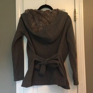 Cozy sweatshirt with fuzzy hood and tie